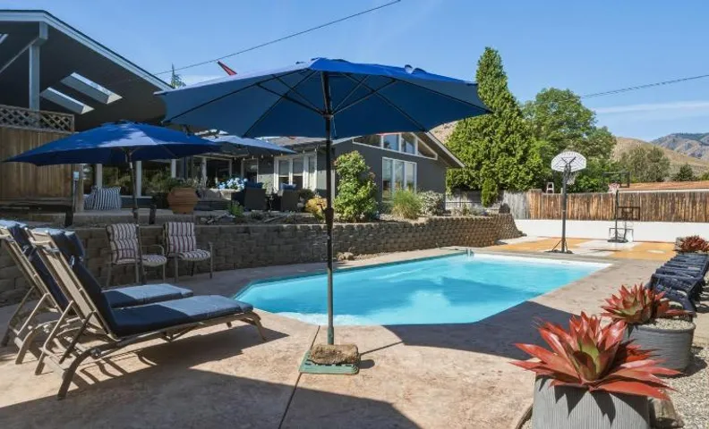 Private Pool & Basketball | Spacious 3BR Sleeps 8