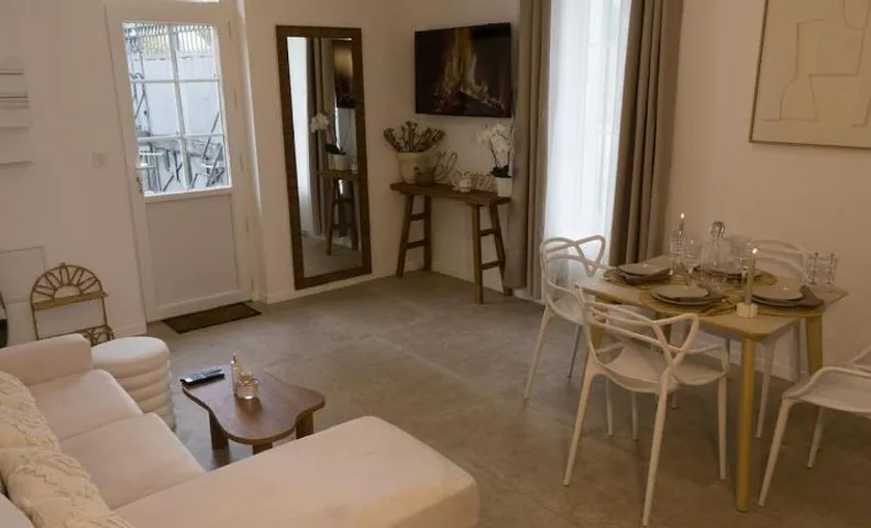 Domaine privé avec grand parking, pôle CDG-Villepinte