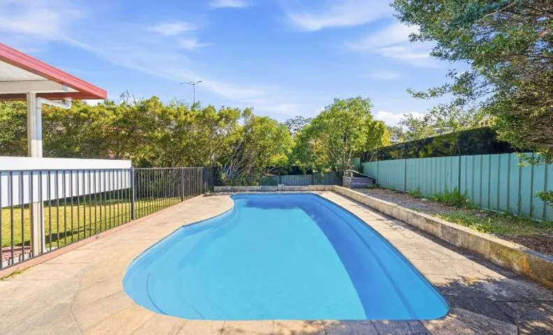 3 bedrooms house with private swimming pool in Lisarow
