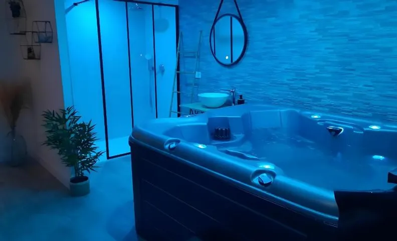 La Folie Romantique, Avec Spa