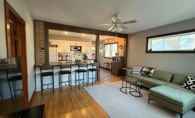 Nellie's Nest - Spacious & Walkable Downtown Home