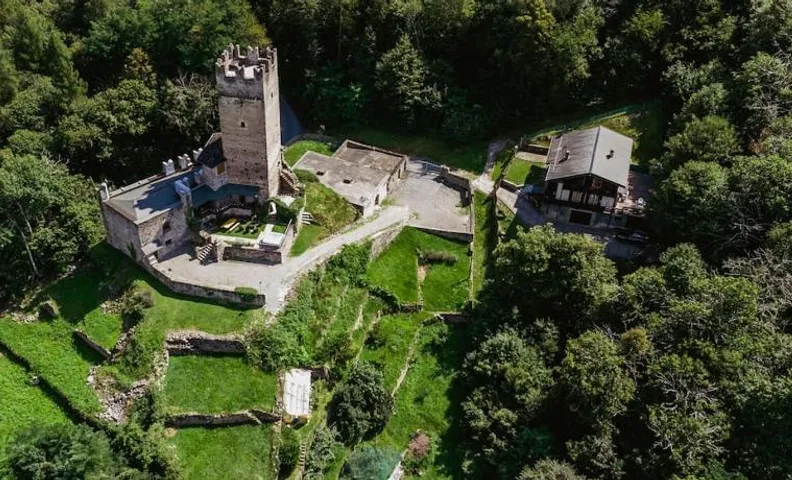 FOPPOLI CASTLE, PRIVATE 11th CENTURY FORTRESS WITH PANORAMIC VIEW, SAUNA AND HOT TUB OVERLOOKING THE