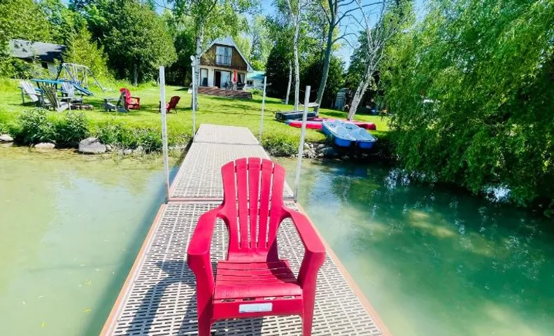 Cozy Lakefront Cottage - Bonfire - Family Getway