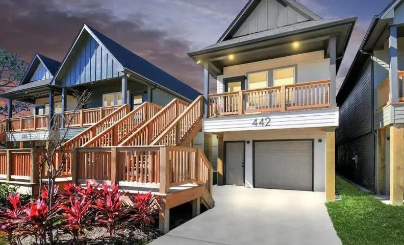 Bay Breeze Bungalow - Game Room & Pet Friendly