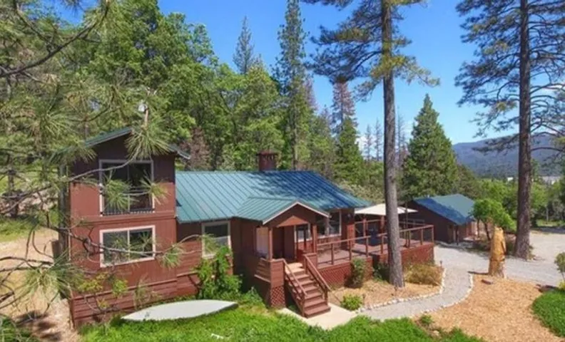 Uncle Grizz's Cabin...get intouch with nature