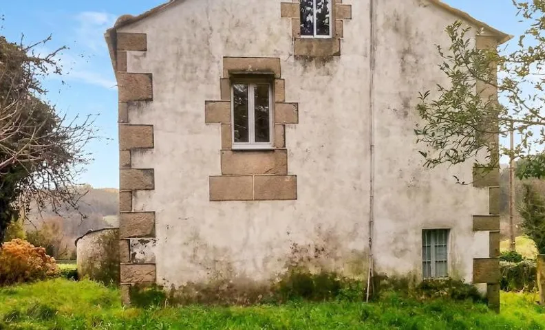 Charming house in Ourol with mountain view, large garden.