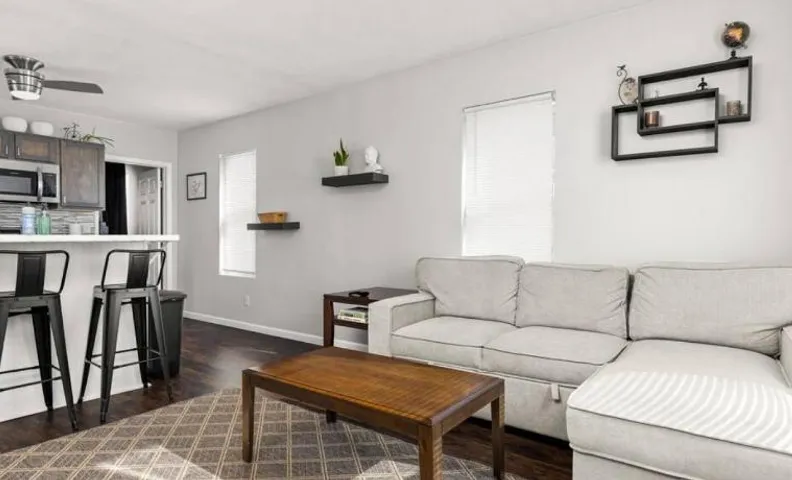 Cottage on Duryea - Cozy 1BD home in the Heights