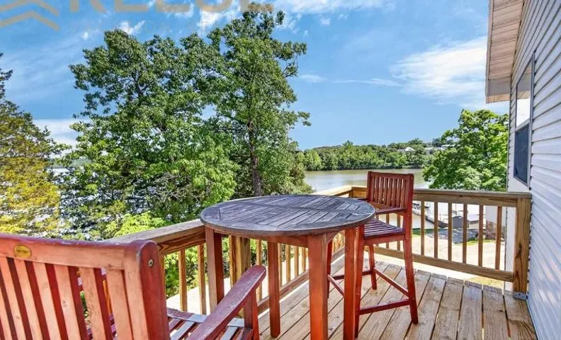 Central Lakeside Home