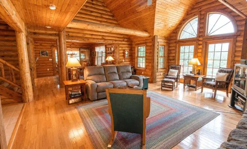 Luxury Log Home W Sandy Frontage Private Dock Year-Round trails