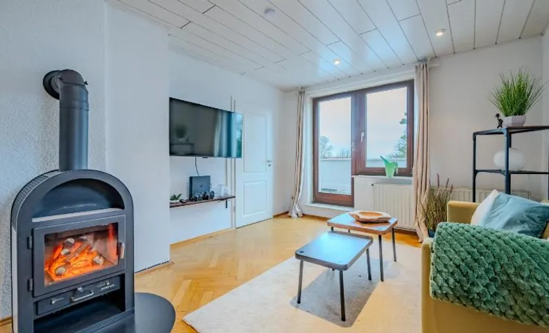 Cosmic Living Bright Apartment with Terrace, Self Check-in & Free Parking