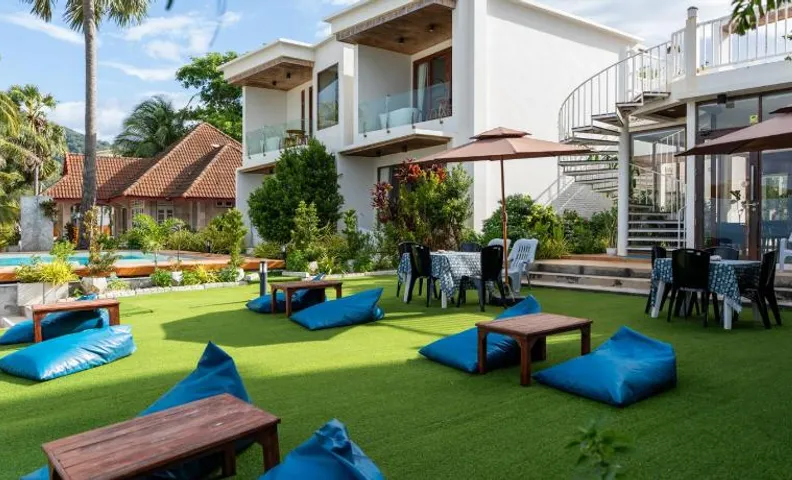 เดอะซีน คาบาน่า บีช รีสอร์ท ขนอม The Scene Cabana Beach Resort Khanom