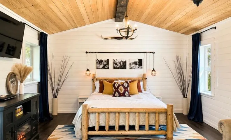 Willow Pond Cabin - Farm Views & Country Escape