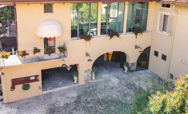 LA CURT guest house