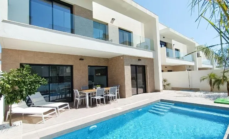 R-40-2 Luxurious Villa with pool