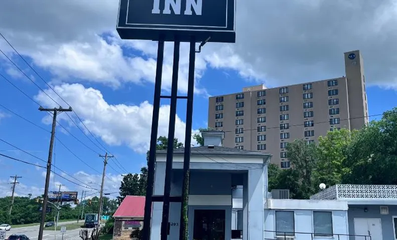 Expressway Inn Airport Downtown