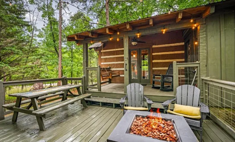 Eclectic Cabin - 5 Mins to DeSoto Park & Falls