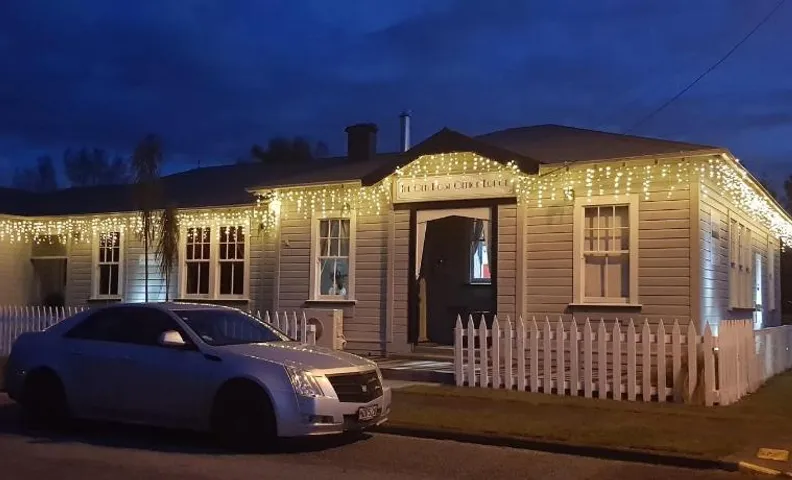 Ruapehu's 5-Star OLD POST OFFICE - Gorgeous 4-7 Bdr Holiday Home incl Sauna & Hot-Tub