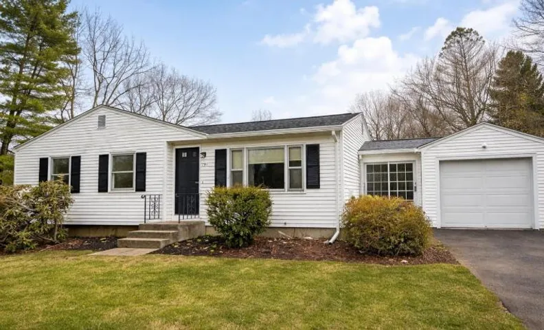 Private Retreat ranch house in South Amherst