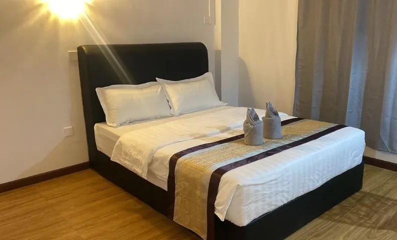 GOLDEN PALMS HOTEL