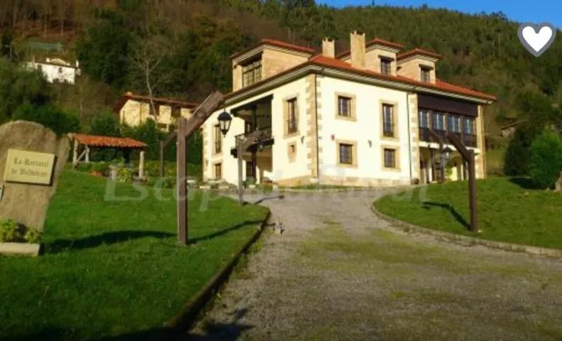 La Rectoral de Valdedios.Casa rural con chimenea