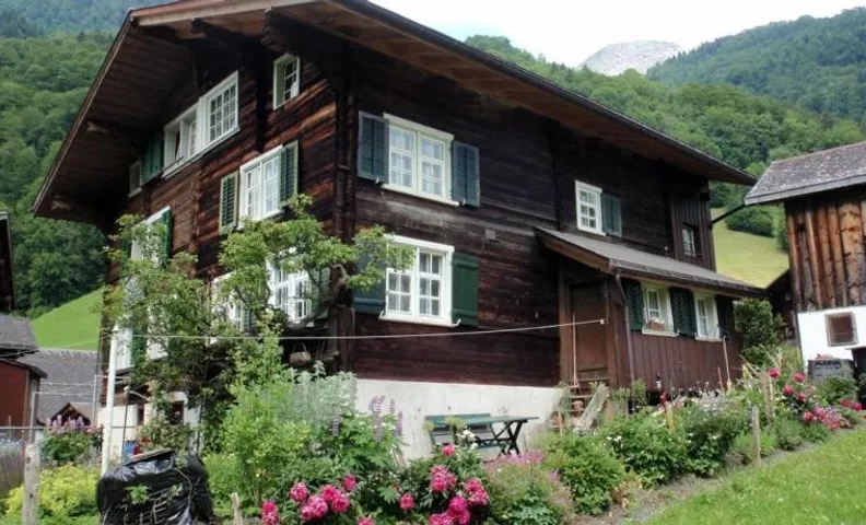 Glarnerhüüsli - Chalet with private garden