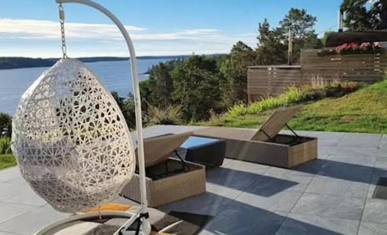 Archipelago villa, cabin & sauna jacuzzi with sea view, 30 minutes from Stockholm