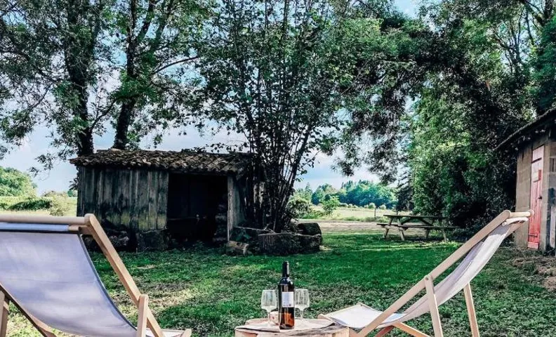 Studio dans corps de ferme - accès jardin arboré
