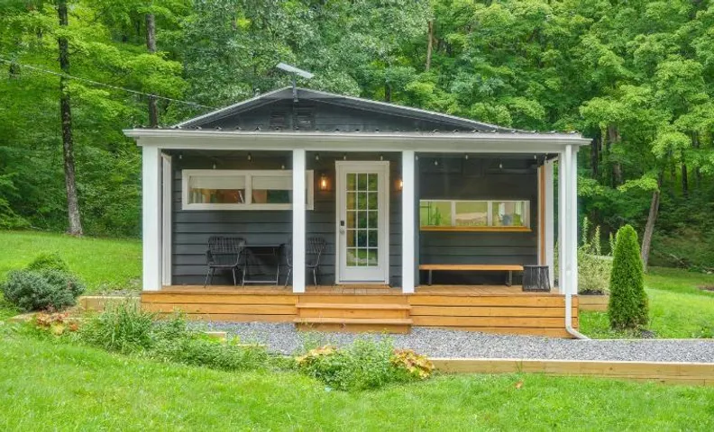 Pet-Friendly Newly Renovated Cabin, Beautiful Hudson Valley Setting