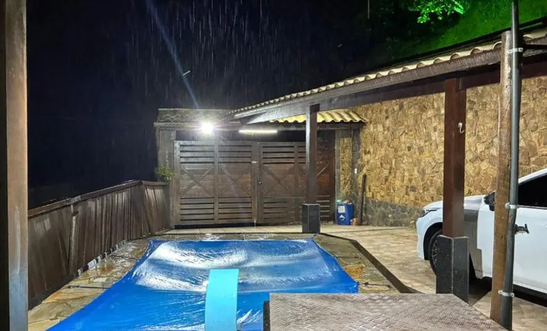 Casa com piscina Serra Piloto