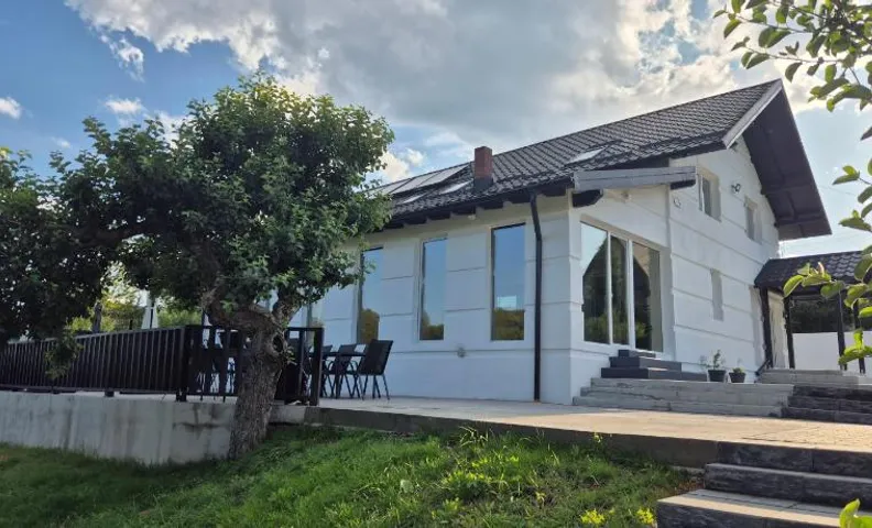 Casa Adam B
