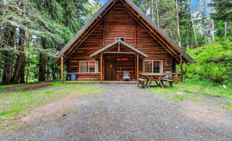 Log Cabin at Rainier Lodge (0.4 miles from entrance)