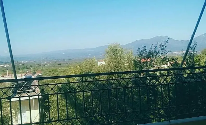 Μεζονέτα 5 υπνοδωμάτια, πλήρως εξοπλισμένη και με φορτιστή ηλεκτρικού αυτοκινήτου
