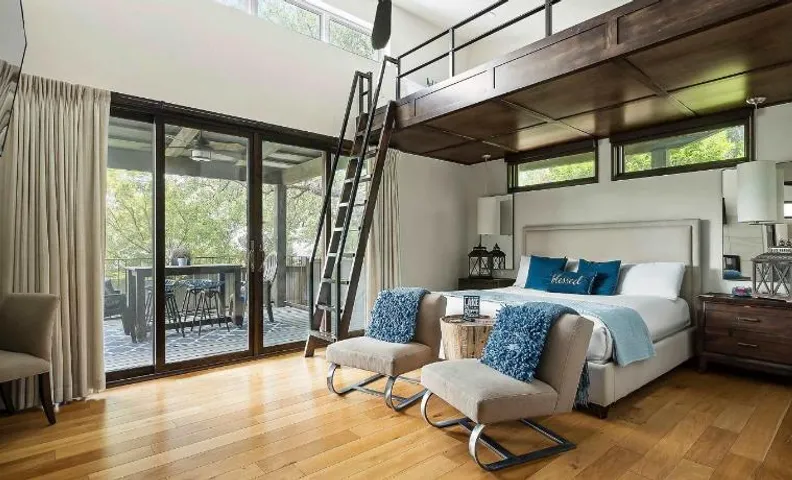 Charming Lake Getaway with Loft - Pickleball & BBQ