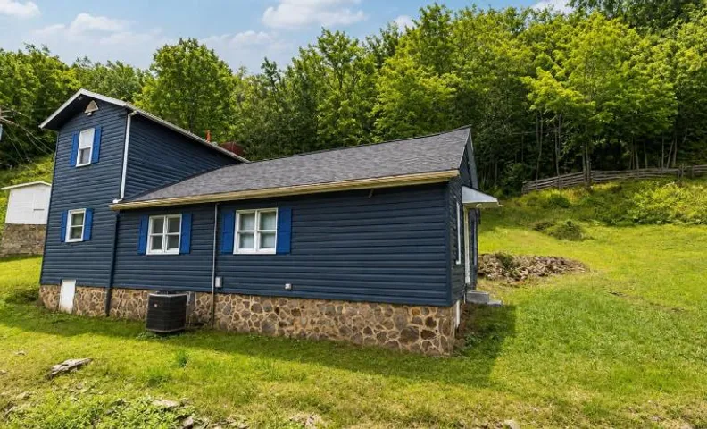 37-Acre Private Cabin Retreat near Shenandoah