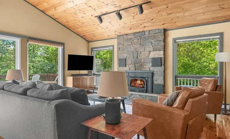 Modern Alpine Chalet 2 Miles from Belleayre
