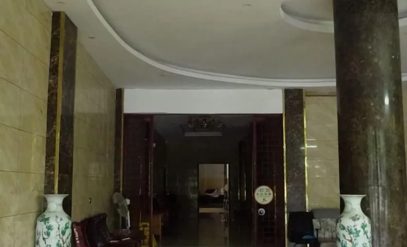 Changning Yanyi Hotel