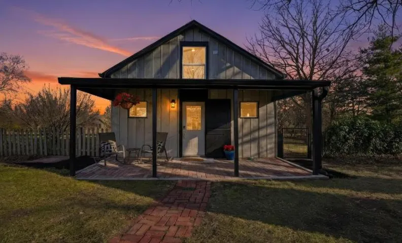 Renovated 1950s Barndominium Pet-Friendly & Modern