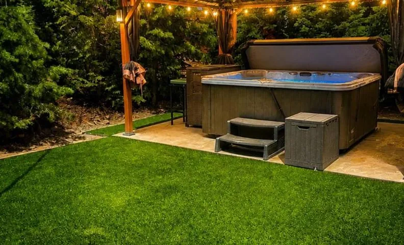 Covered Hot Tub Getaway Sleeps 9
