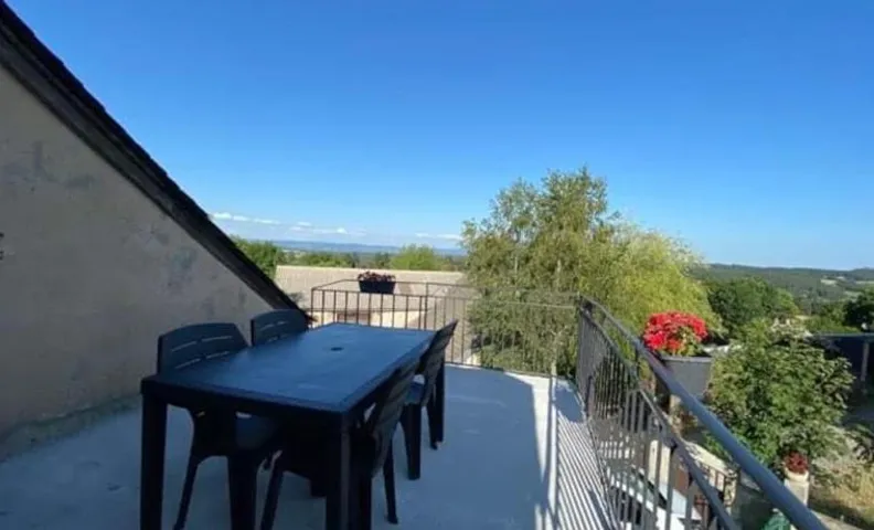 Petite maison avec terrasse