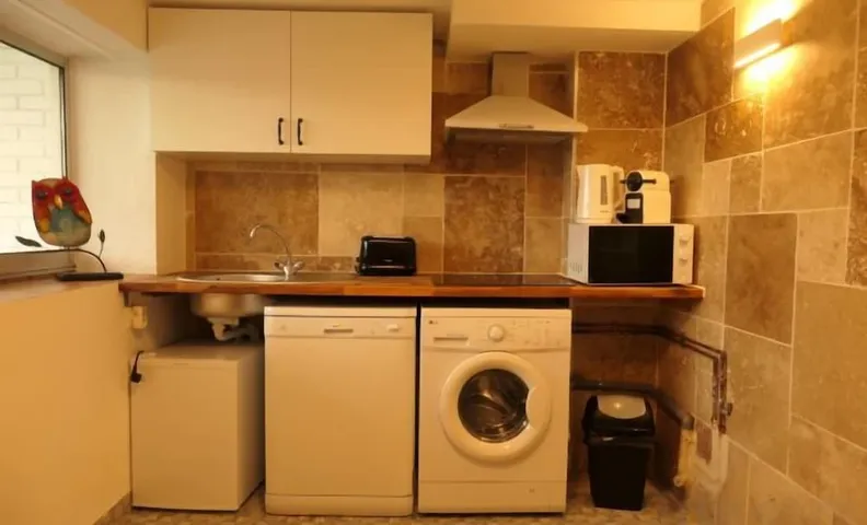 Family apartment by the Marne River – Pool, garden & free parking near Disneyland