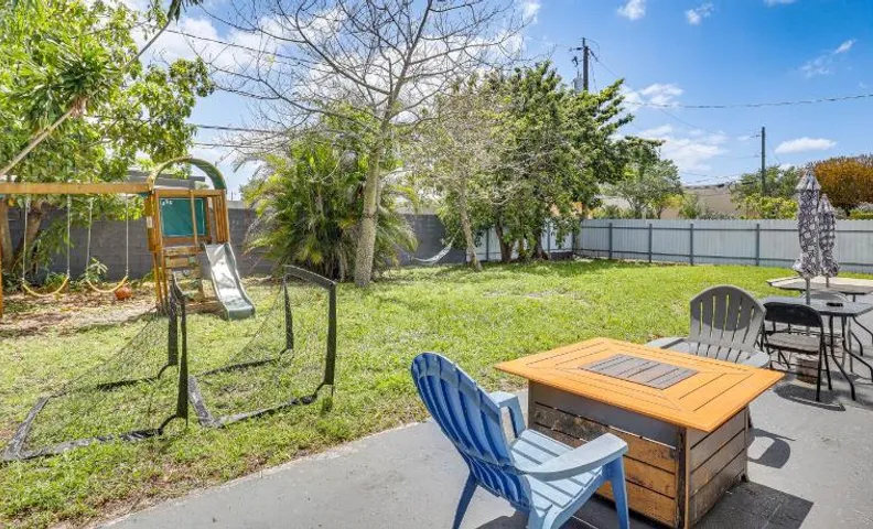 Group Hub w/ Game Room! 4 Mi to Hard Rock Stadium
