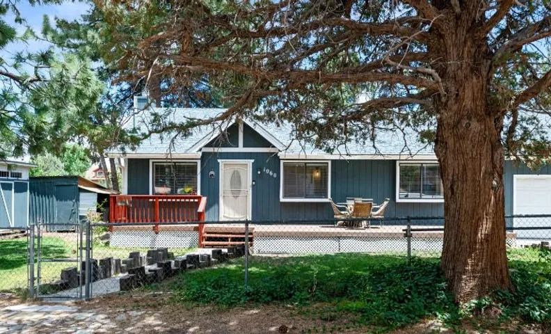 Woodland Escape - Foosball Table, Quiet Area, Walk to Hiking & Park