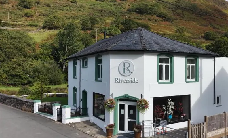 Beautiful Mountain and Riverside B&B
