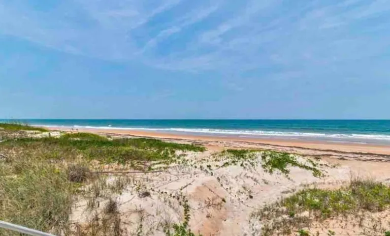 Wake up 2 Quiet Ocean Views, centrally located A1A