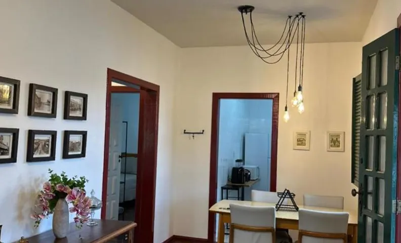 2 Quartos-casa toda-50 M área central e histórica