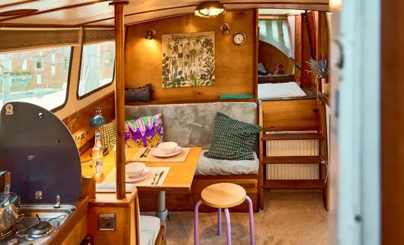 Gemütliches Wohnschiff