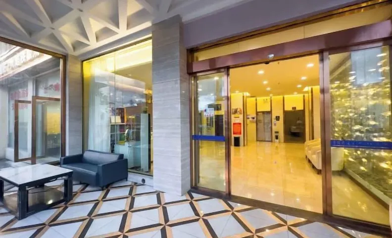 Crown Boutique Hotel