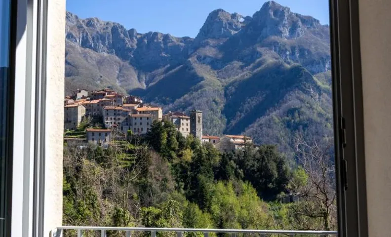 Arco delle Apuane by Migliorini