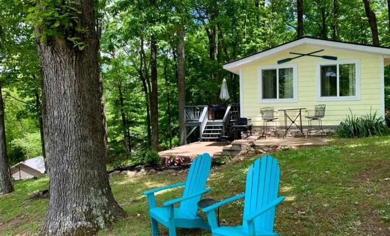 Charming Cottage with Fire Pit and Barbecue in Cadiz, Kentucky