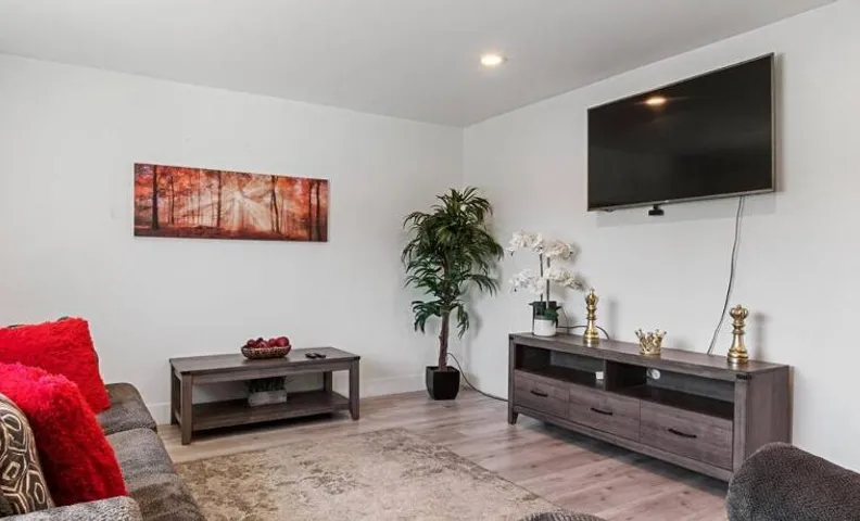 COZY MODERN HOUSE IN CITRUS HEIGHTS